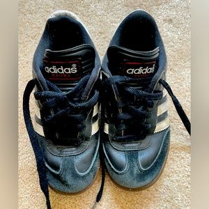 Adidas Samba size 1.5 kids indoor soccer shoes